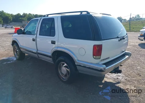 1996 Chevrolet Blazer from USA, damaged, VIN 1GNDT13W2T2203227